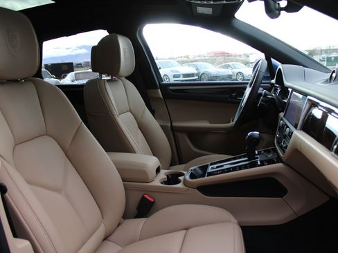 New 2026 Porsche Macan image 25
