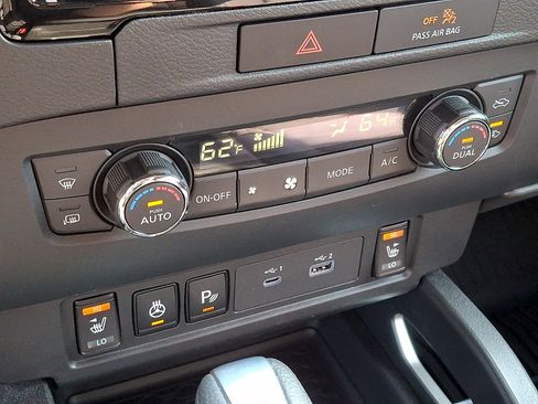 Used 2023 Nissan Frontier SV w/ SV Convenience Package RWD image 14