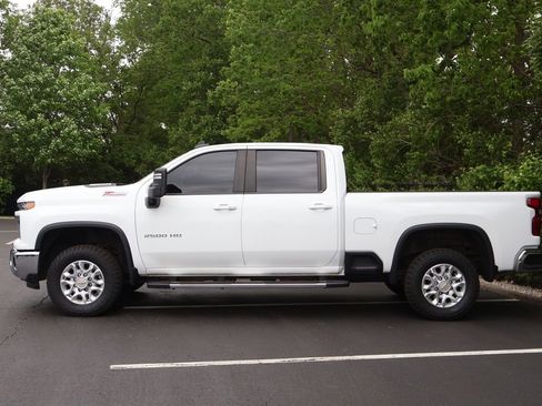 Used 2024 Chevrolet Silverado 2500 LT AWD/4WD image 4