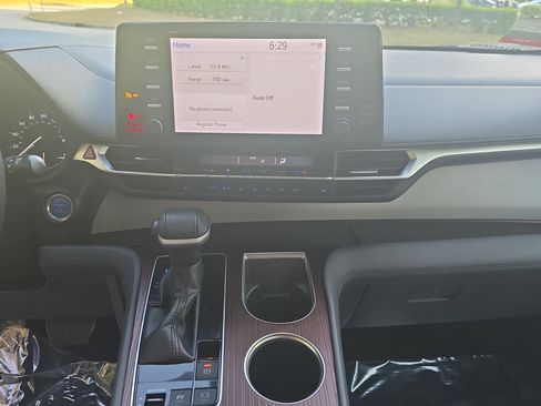Used 2023 Toyota Sienna XLE FWD image 19