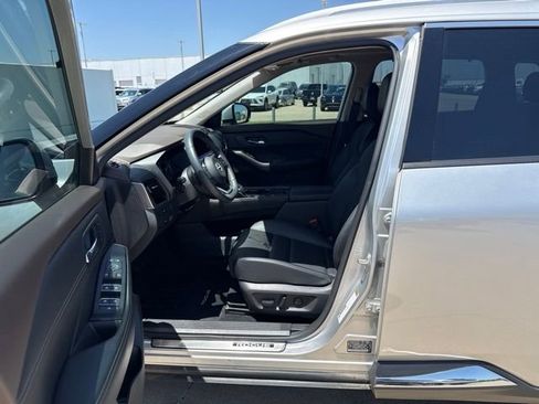 Used 2023 Nissan Rogue SL w/ SL Premium Package FWD image 16