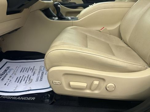 Used 2019 Toyota Highlander Limited image 14