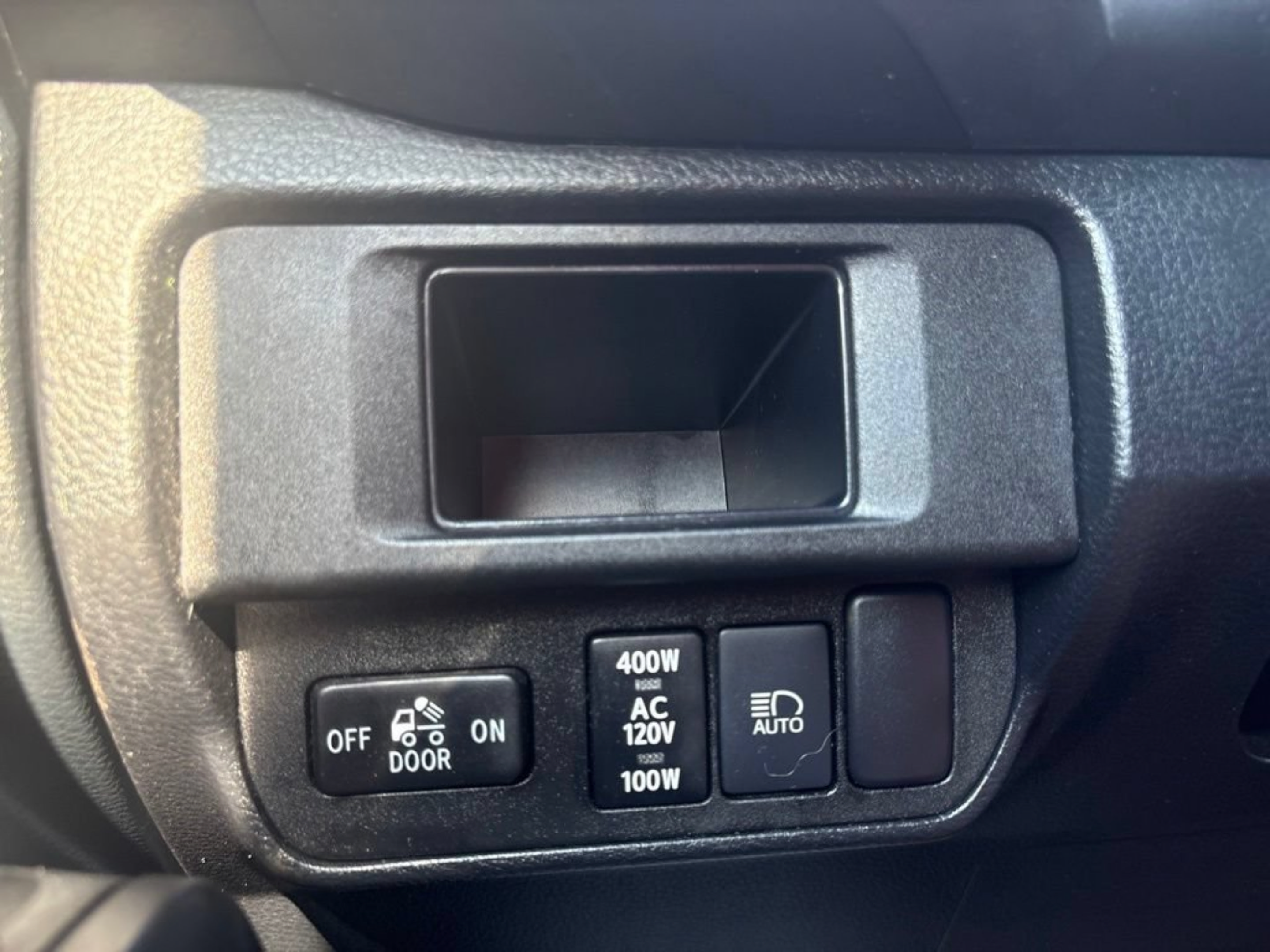 Used 2018 Toyota Tacoma TRD Off-Road AWD/4WD image 16