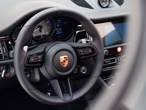 New 2026 Porsche Macan S image 23