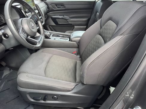 Used 2024 Nissan Pathfinder SV FWD image 9