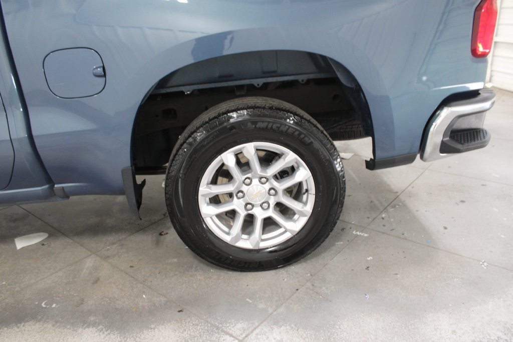Used 2024 Chevrolet Silverado 1500 LT AWD/4WD image 16