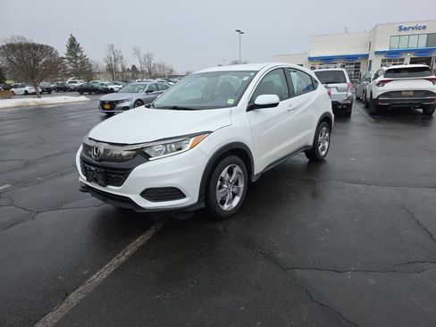 Certified 2022 Honda HR-V LX image 3