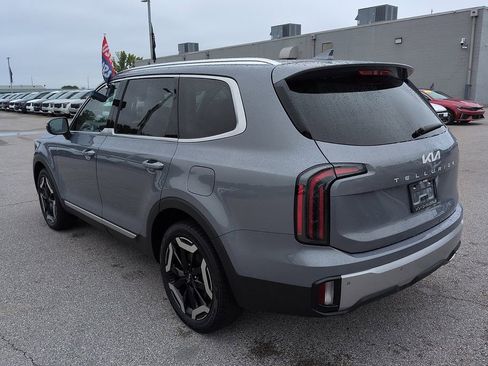 Used 2023 Kia Telluride EX w/ EX Captain's Chair Package FWD image 5