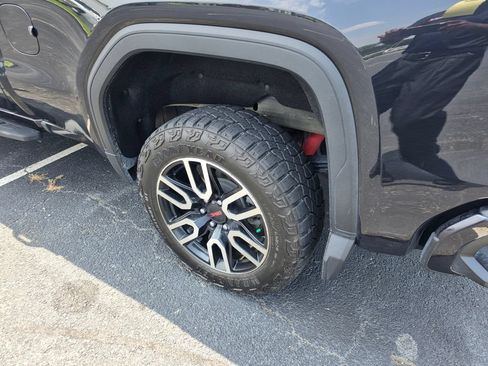 Used 2024 GMC Sierra 1500 AT4 w/ Technology Package AWD/4WD image 10