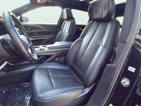 Used 2024 Cadillac Lyriq Luxury RWD image 16