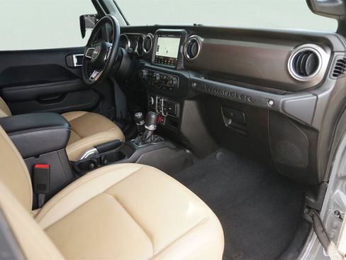 Used 2019 Jeep Wrangler Unlimited Rubicon AWD/4WD image 17