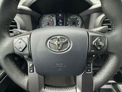 Used 2018 Toyota Tacoma TRD Sport AWD/4WD image 22