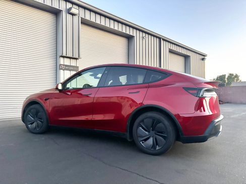 Used 2026 Tesla Model Y Long Range RWD image 9