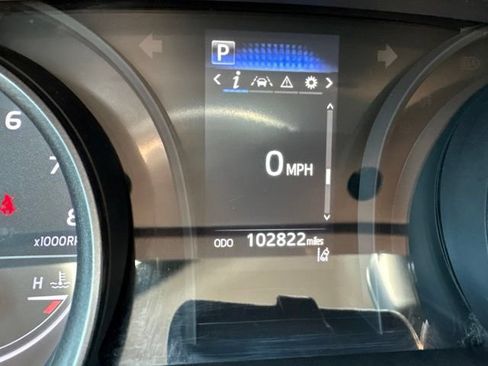 Used 2022 Toyota Camry SE FWD image 3