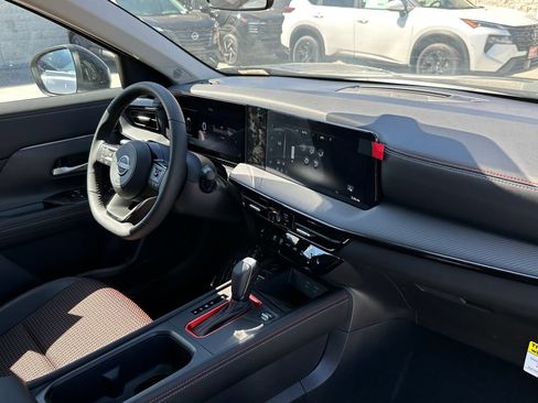 New 2026 Nissan Kicks SR w/ SR Premium Package FWD image 13