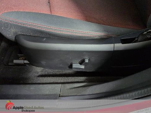 Used 2011 Dodge Avenger Heat image 12