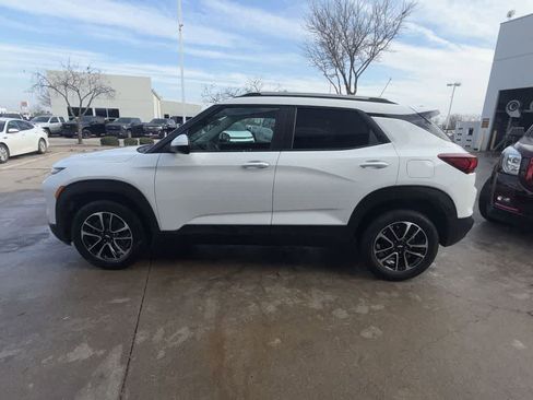 Used 2025 Chevrolet TrailBlazer LT image 3