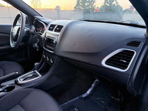 Used 2013 Dodge Avenger SE FWD image 18