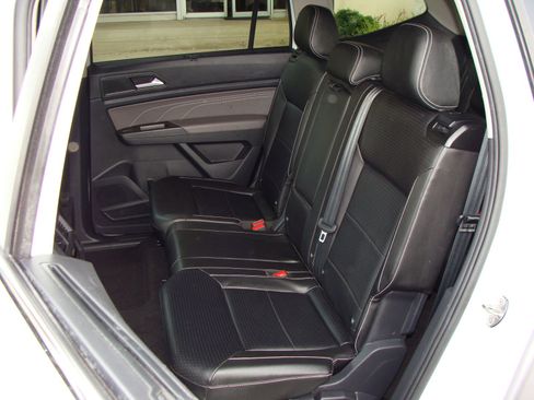 Used 2022 Volkswagen Atlas SE w/ Black Wheel Package image 8