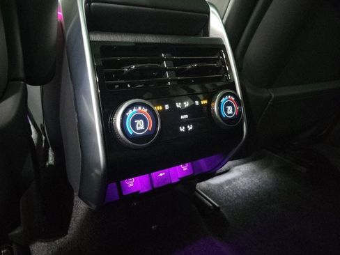 New 2025 Land Rover Range Rover Long Wheelbase SE image 23