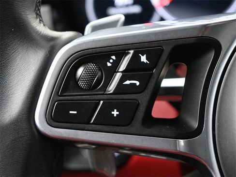 Used 2022 Porsche Cayenne S image 8