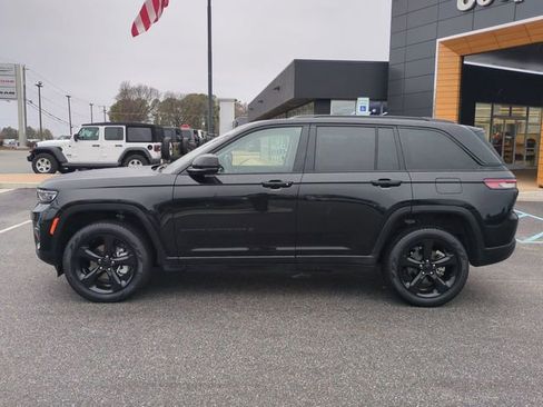 Used 2023 Jeep Grand Cherokee Limited w/ Black Appearance Package image 7
