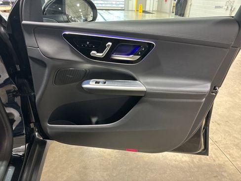 Used 2025 Mercedes-Benz GLC 300 GLC 300 image 25