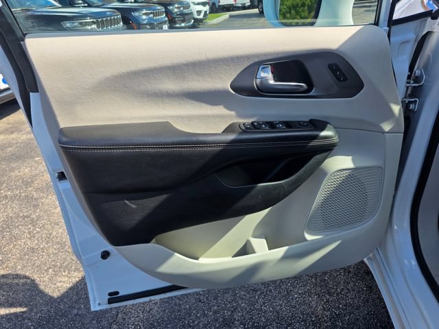 Used 2022 Chrysler Pacifica Touring-L FWD image 20