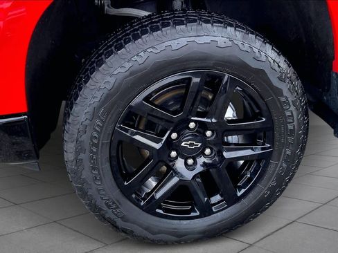 Used 2022 Chevrolet Silverado 1500 LT Trail Boss w/ Convenience Package II image 11
