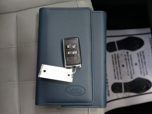 Used 2020 Land Rover Range Rover Evoque SE image 58