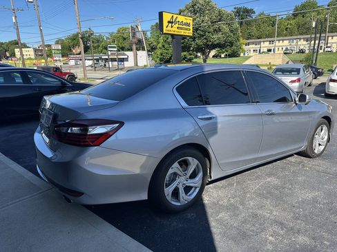 Used 2017 Honda Accord EX-L image 7