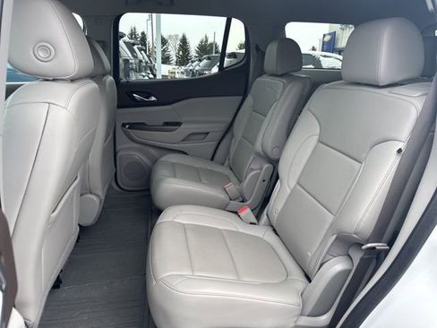 Used 2021 GMC Acadia SLT w/ LPO, Floor Liner Package image 21