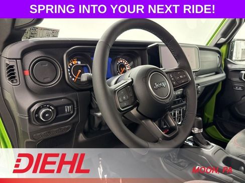 Used 2025 Jeep Wrangler Unlimited Rubicon w/ Convenience Group image 19