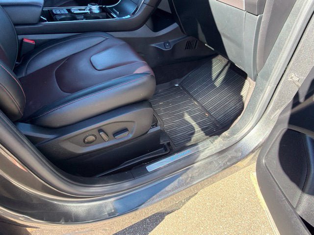 Used 2020 Ford Edge Titanium w/ Equipment Group 301A AWD/4WD image 6