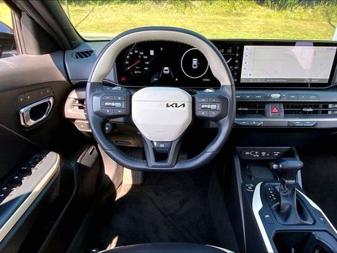 Used 2025 Kia K4 GT-Line w/ GT-Line Premium Package FWD image 5
