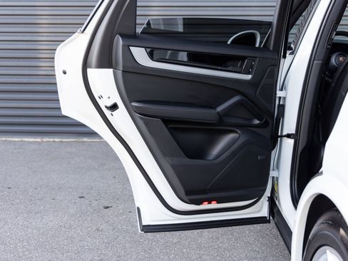 Certified 2025 Porsche Cayenne S image 26