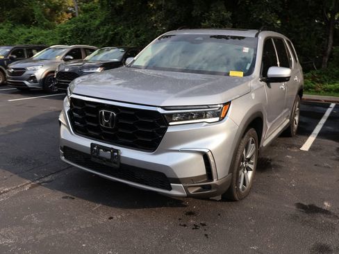 Certified 2024 Honda Pilot Elite image 3
