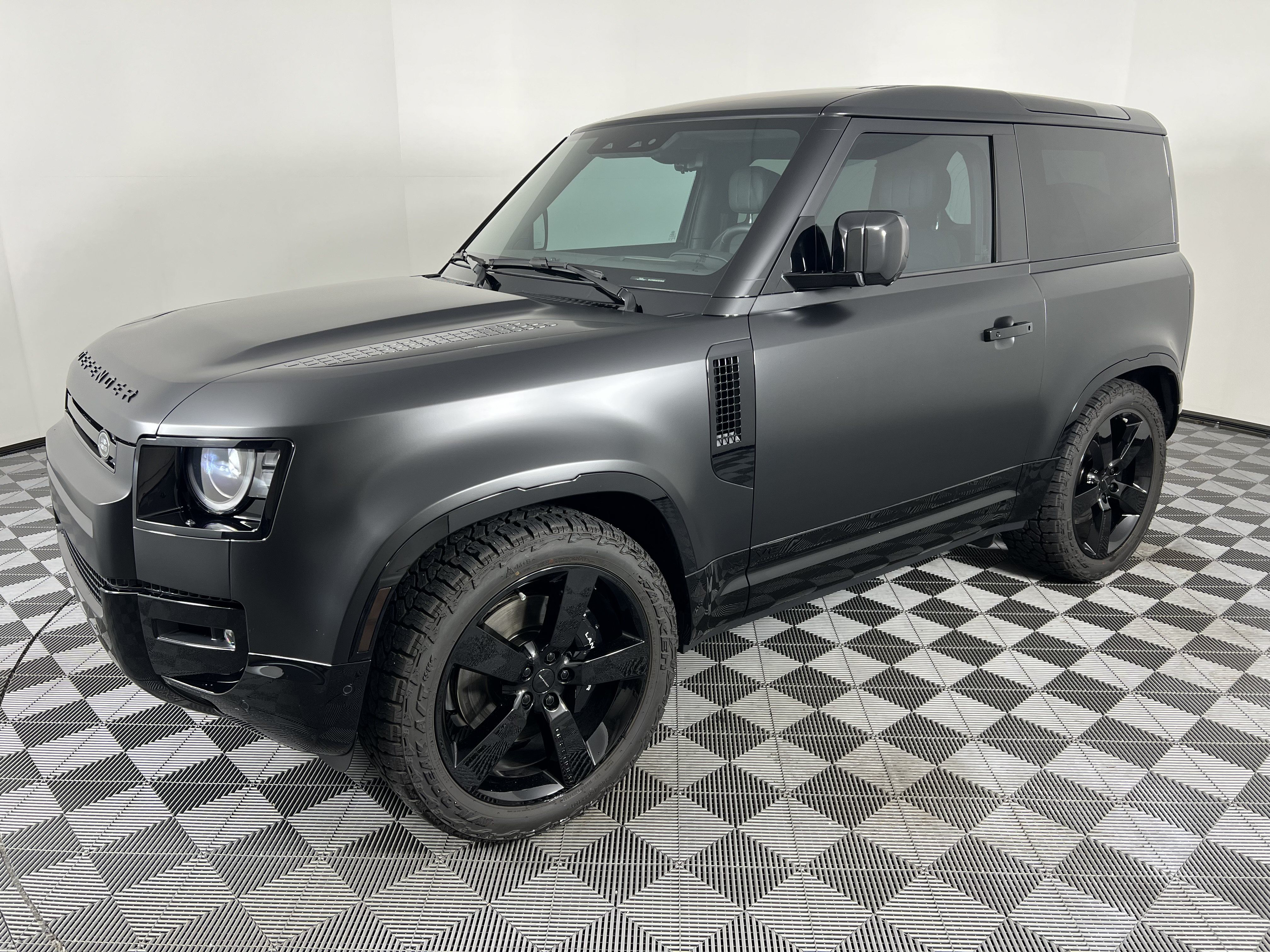 Used 2026 Land Rover Defender 90 V8 AWD/4WD image 8