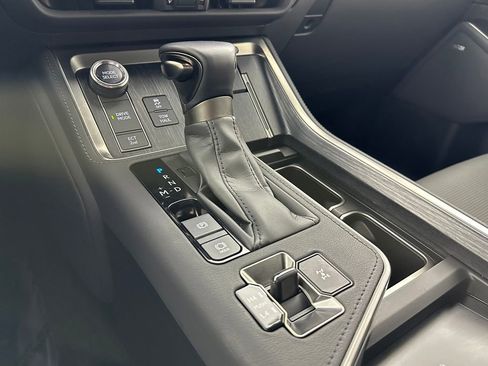 Used 2025 Lexus GX 550 w/ Accessory Package (2T) image 29