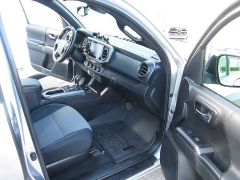 Used 2021 Toyota Tacoma TRD Off-Road AWD/4WD image 20