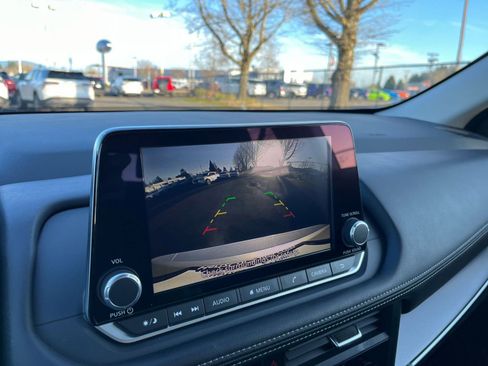 Used 2025 Nissan Rogue SV image 25