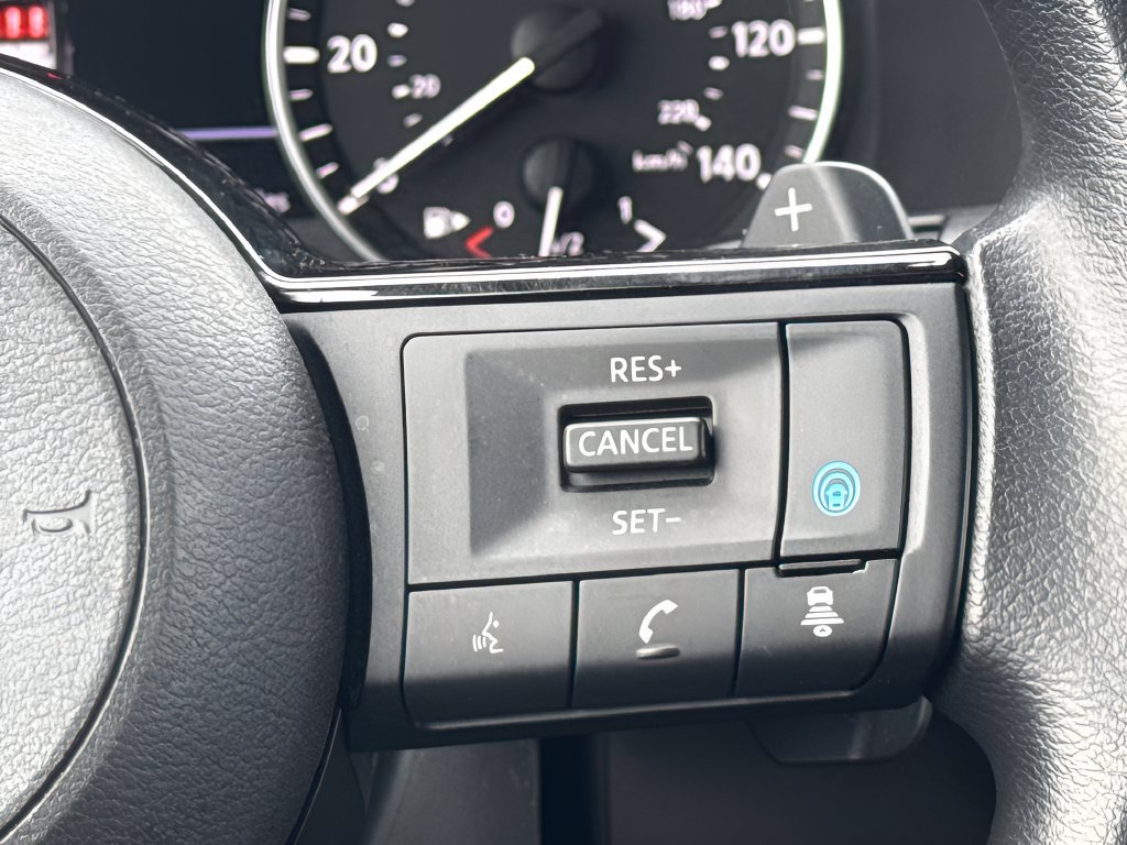 Used 2023 Nissan Rogue SV AWD/4WD image 16
