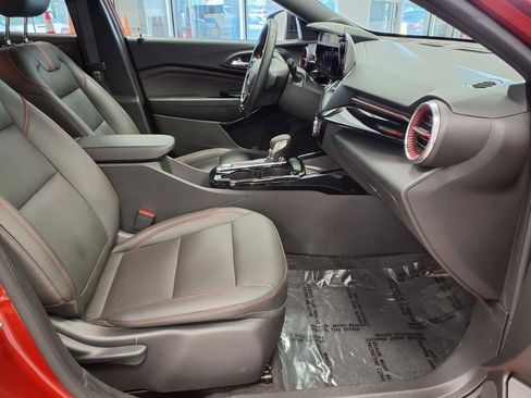 Used 2024 Chevrolet Trax RS w/ Sunroof Package FWD image 10