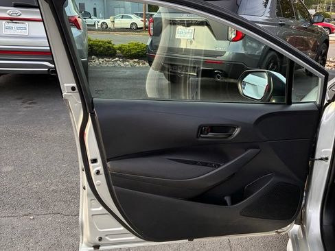 Used 2024 Toyota Corolla LE FWD image 39
