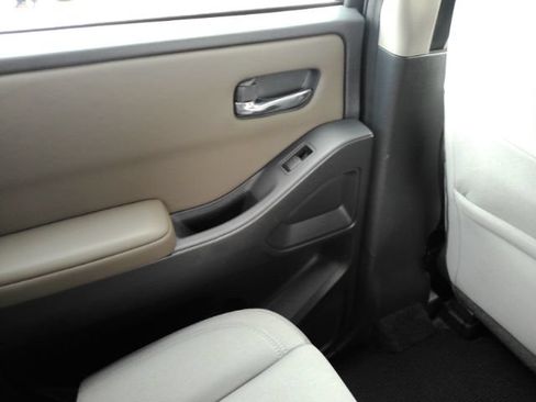 Used 2022 Nissan Frontier SV RWD image 26