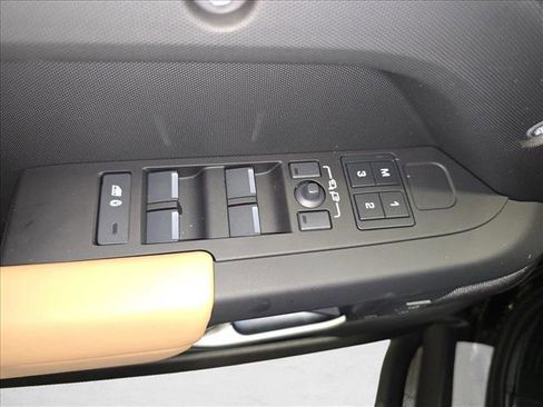 New 2026 Land Rover Defender 130 X-Dynamic SE image 28