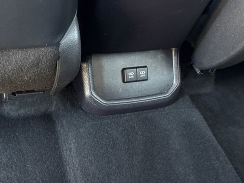 Used 2021 Toyota Highlander XLE FWD image 16