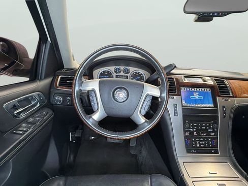 Used 2013 Cadillac Escalade Platinum AWD/4WD image 15