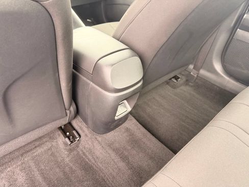 Used 2025 Hyundai Elantra Sport FWD image 33