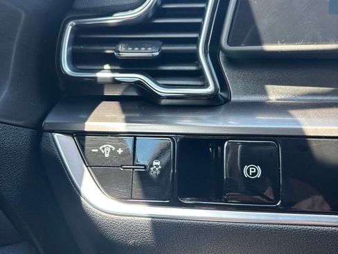 Used 2025 Kia Sportage EX AWD/4WD image 16